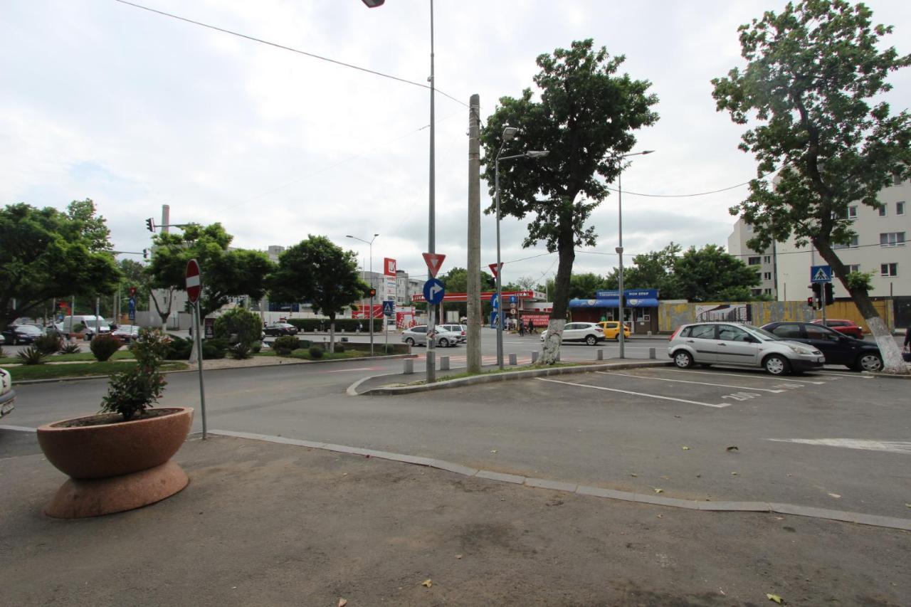 Piata Resita Host * Bucarest